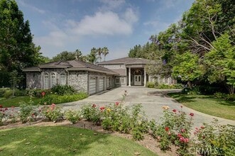 Building Photo - 1601 Highland Oaks Dr