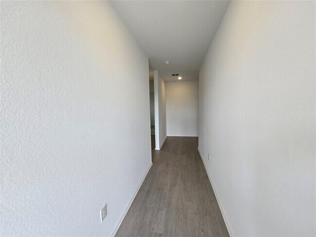 Foto del edificio - 12920 Eastland Dr