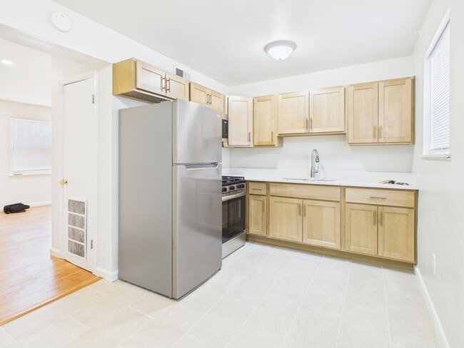 Building Photo - 2000 Lamb Ave