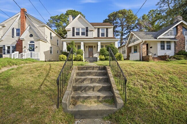 Foto del edificio - GORGEOUS 4 BED, 2.5 BATH HOME FOR RENT IN NORFOLK!