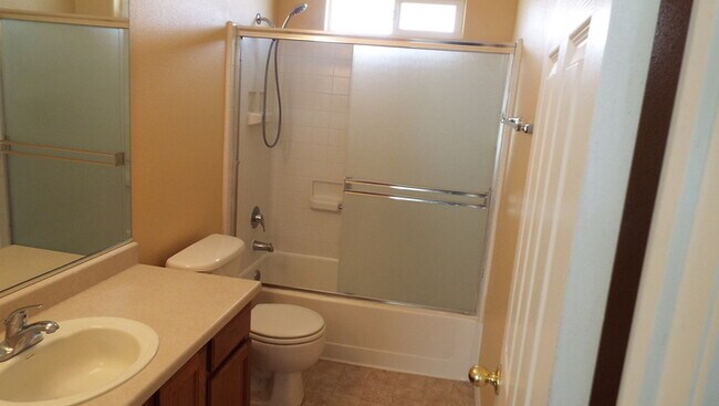 Building Photo - Home located in the Desert Lakes subdivision