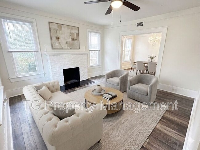 Foto del edificio - 2561 Rosselle St