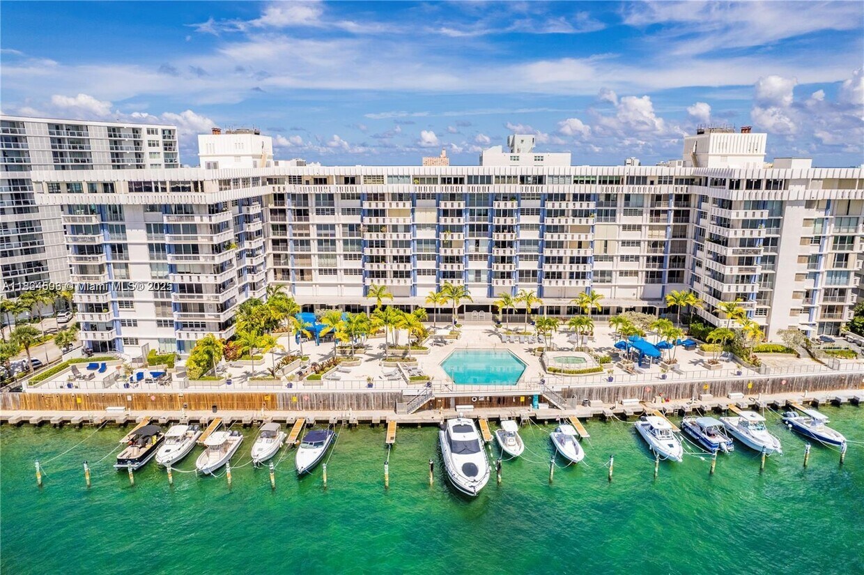 Foto principal - 800 West Ave