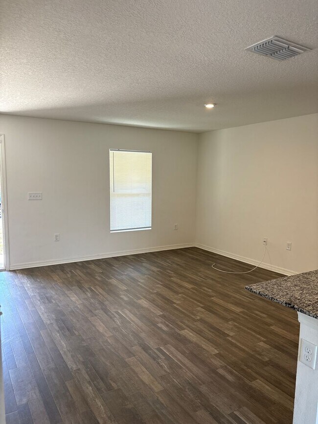 Foto del edificio - Spacious 4-Bedroom Home in Poinciana, FL –...