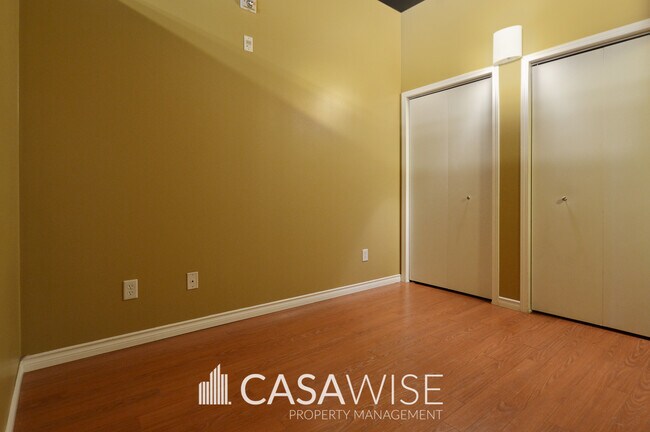 Photo du bâtiment - 10024-10024 Jasper Ave