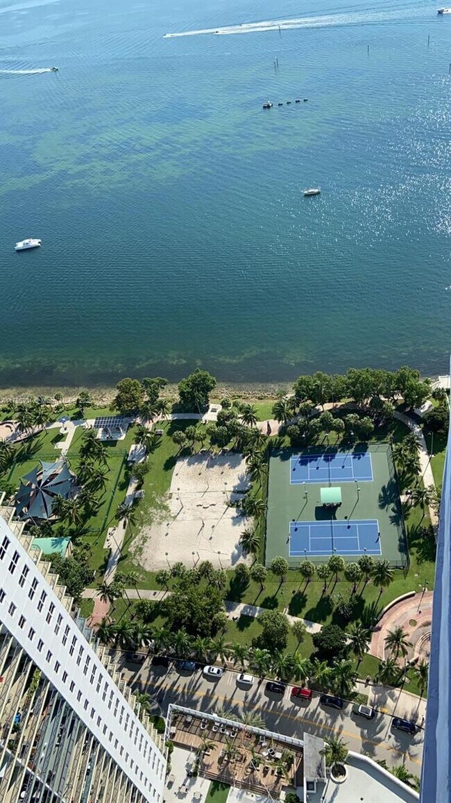 Foto del edificio - 1750 N Bayshore Dr