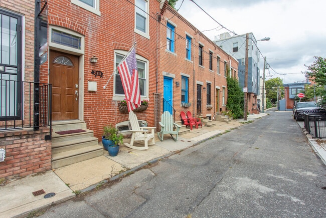 Building Photo - 2111 Clymer St