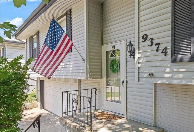 Foto del edificio - 9374 Maplewood Blvd