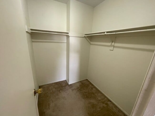 Foto del edificio - Large 1 bedroom Condo on Second Floor Over...