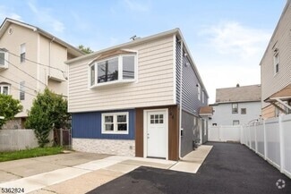 Building Photo - 44 Linden St