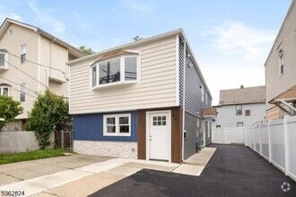 Building Photo - 44 Linden St