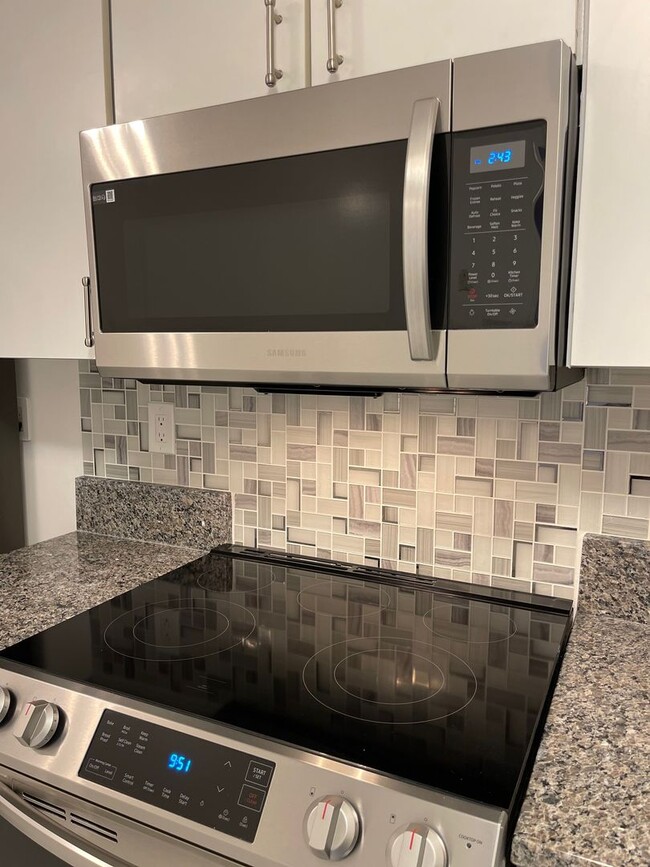 Building Photo - Cozy 2B/2Bath Condo in Chesapeake