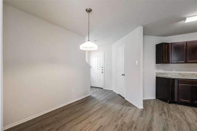 Foto del edificio - 923 Imperial Bend Dr