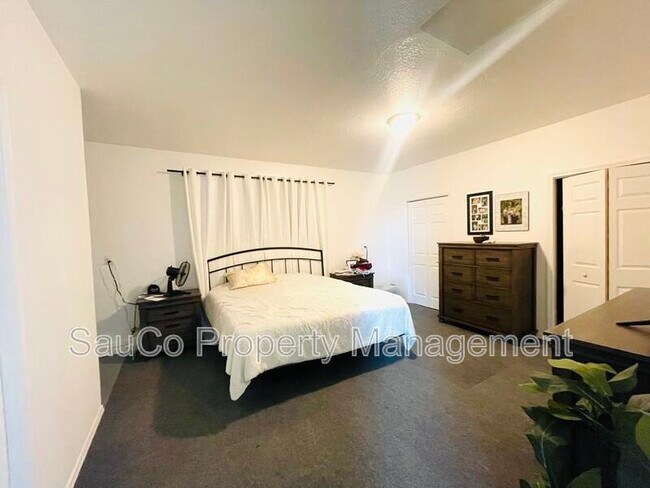 Foto del edificio - 34436 Bachelor Flat Rd