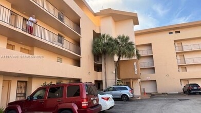 Building Photo - 8895 Fontainebleau Blvd