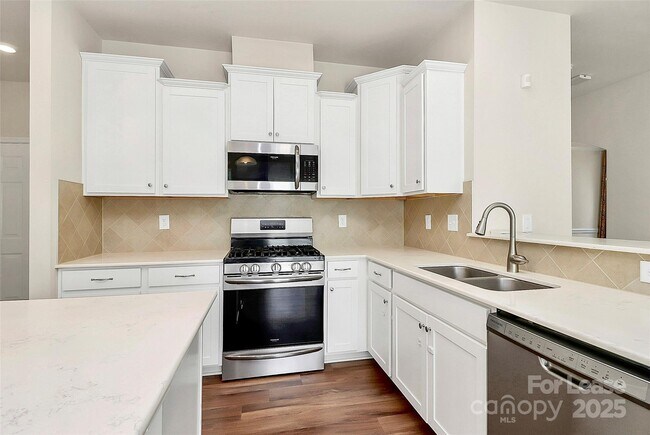 Building Photo - 16027 Harbor Hill Dr