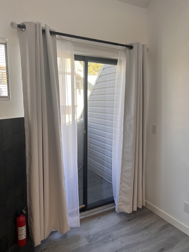Foto del edificio - Newly Renovated 1-Bedroom 1-Bath Condo in Thornton! 2-Balconies, 1-Reserved Parking Spot.