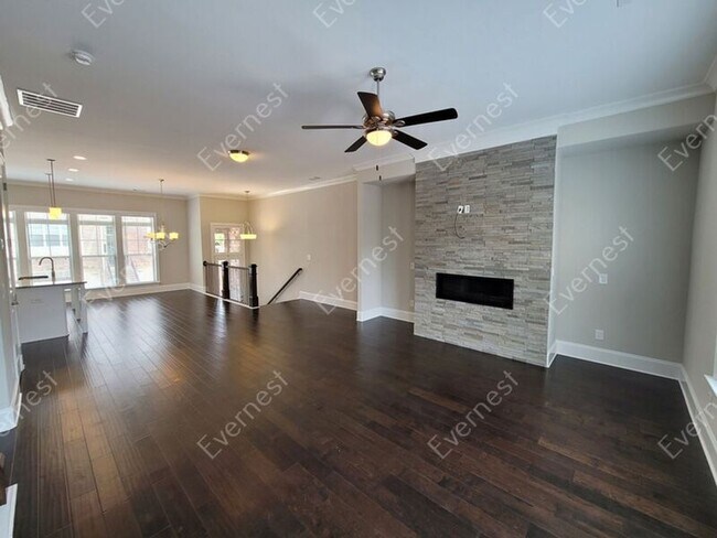 Building Photo - 2140 Coventry Dr
