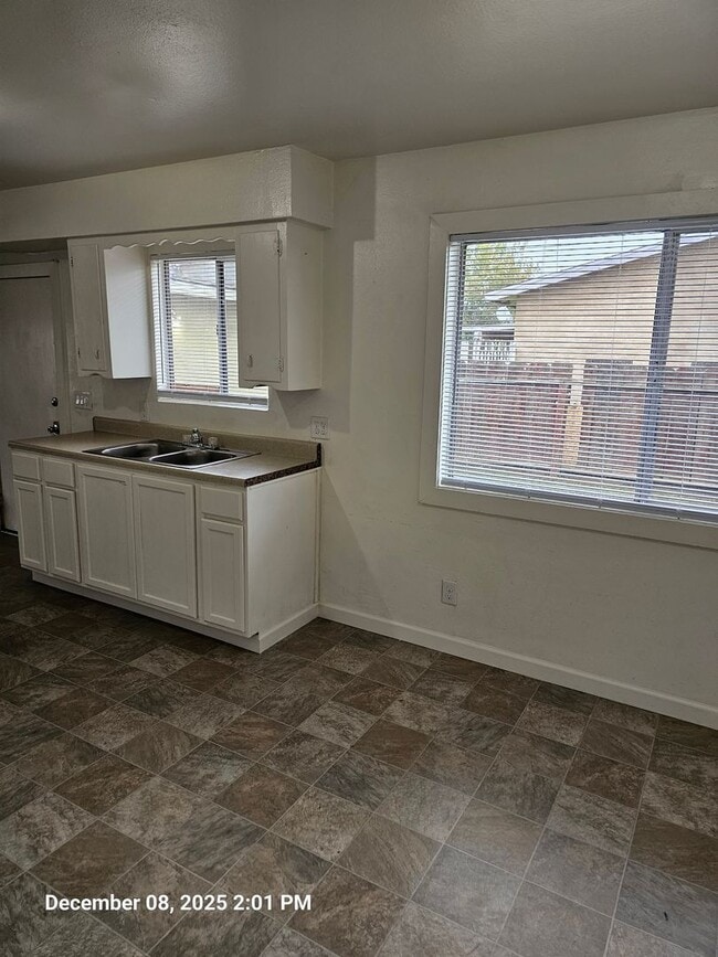 Foto del edificio - 560 S G St