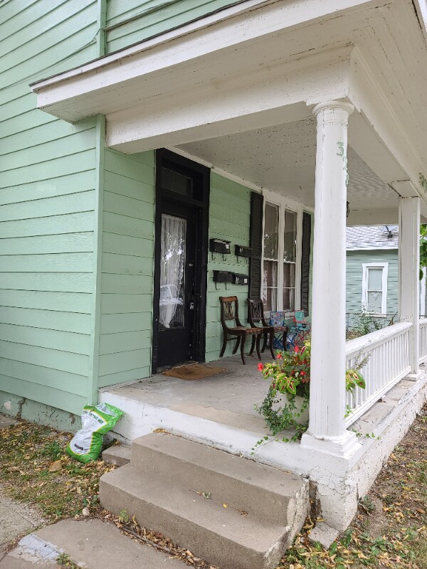 Building Photo - 320 S Fuller St