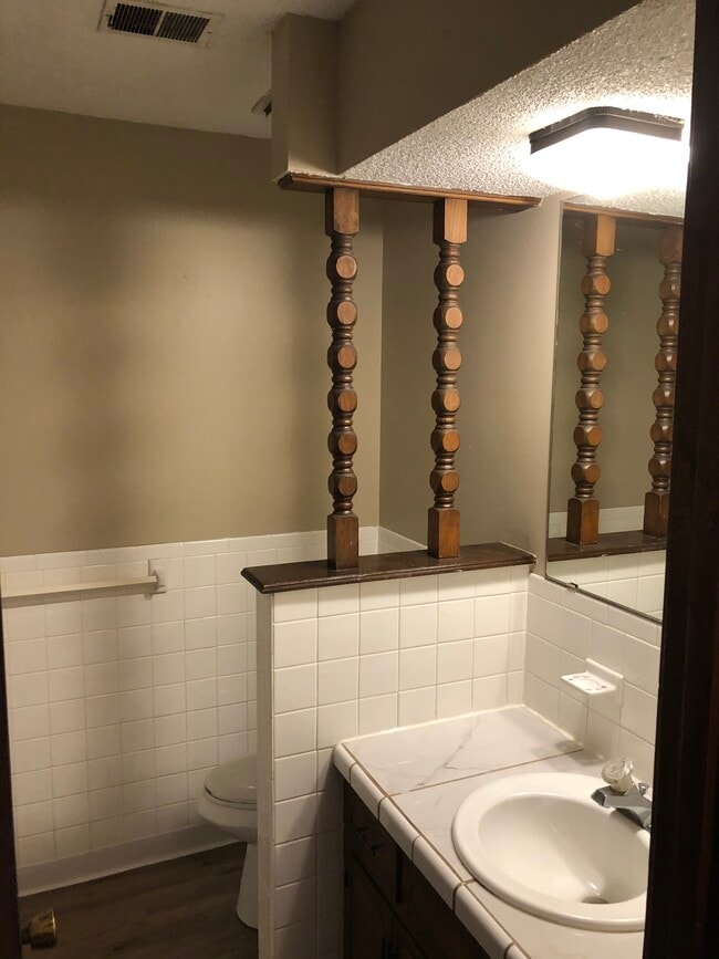 Building Photo - Blue Springs Quad