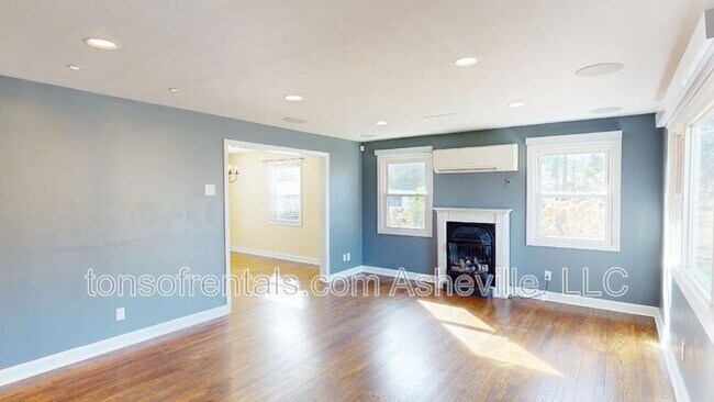 Foto del edificio - 653 Long Shoals Rd