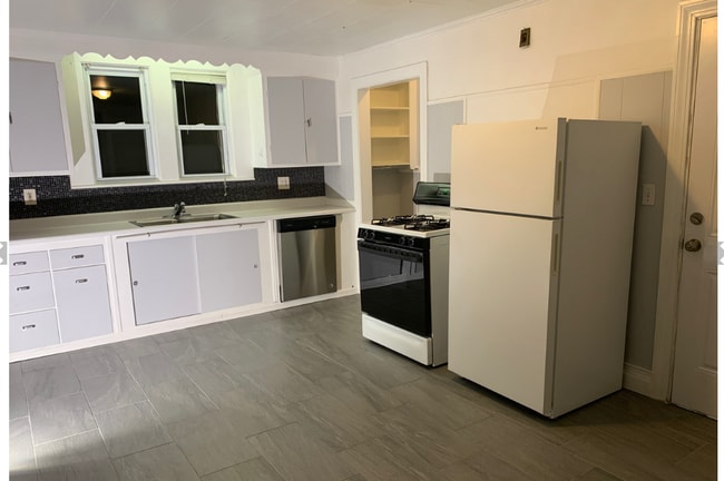 Building Photo - 547 Broadway