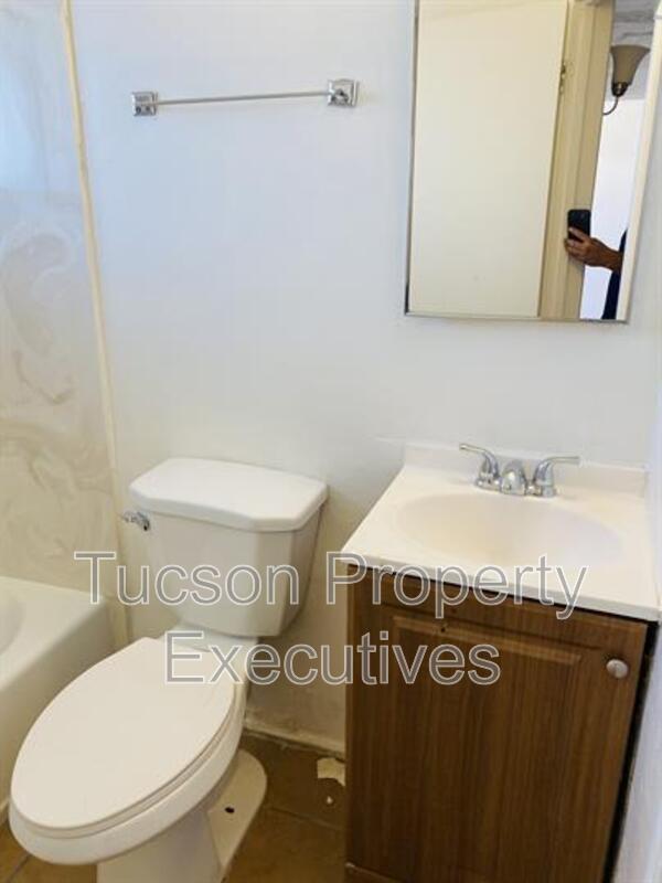 Foto del edificio - 1654 N Beverly Ave