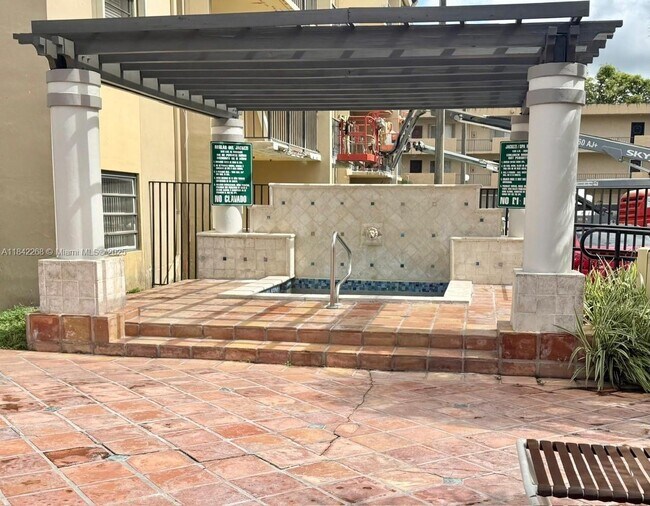 Foto del edificio - 10405 N Kendall Dr