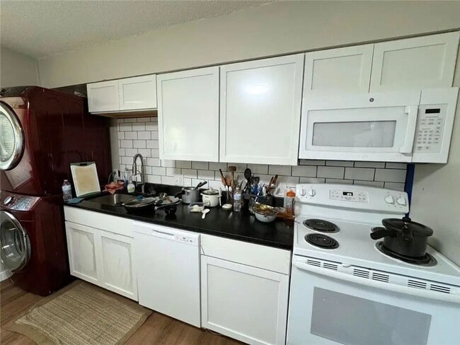 Foto del edificio - 606 Cleburn St