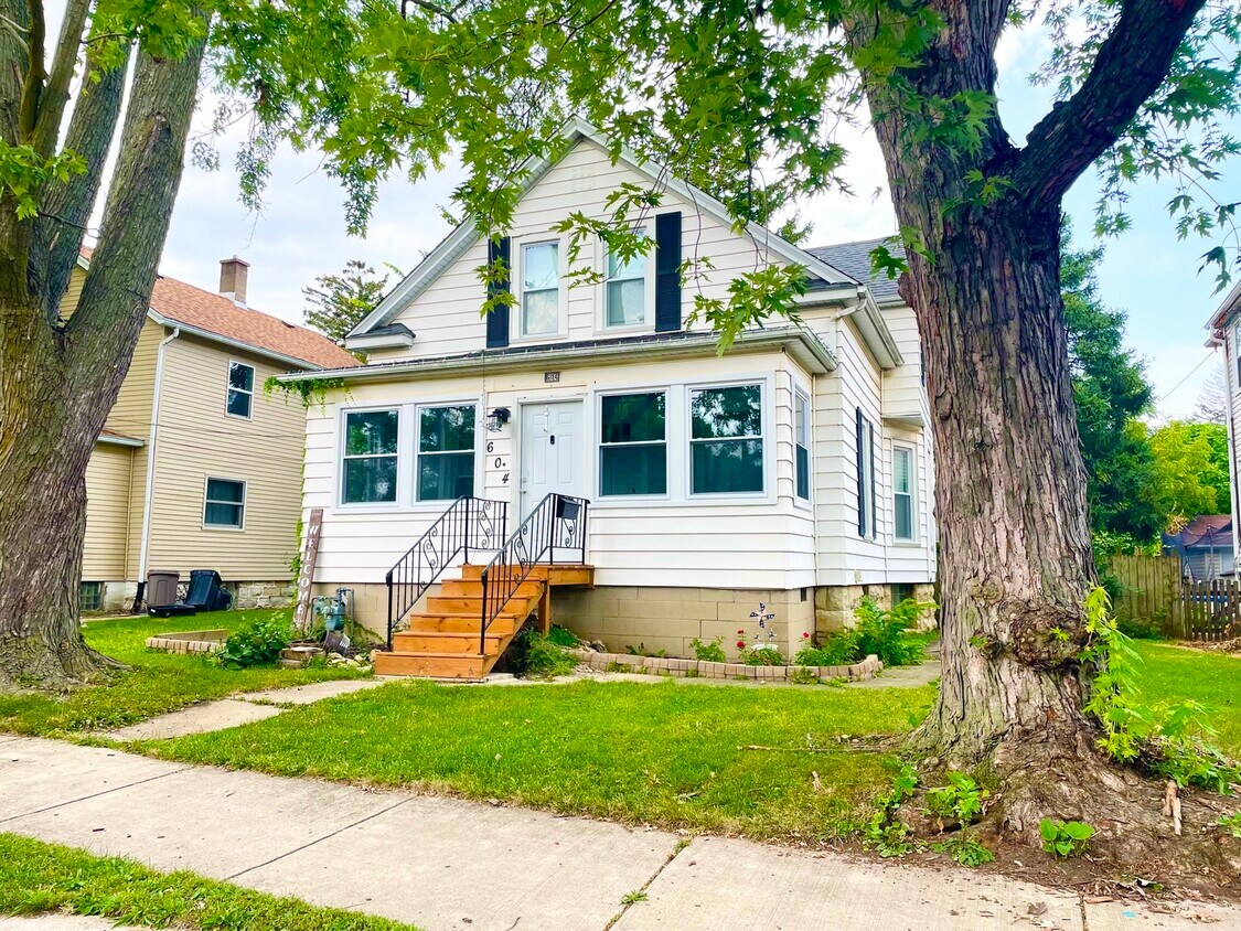 Primary Photo - 604 Clement St