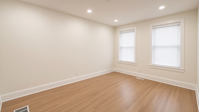 Foto del edificio - 2301 N Leavitt St
