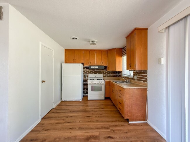 Foto del edificio - 7712 Colony-