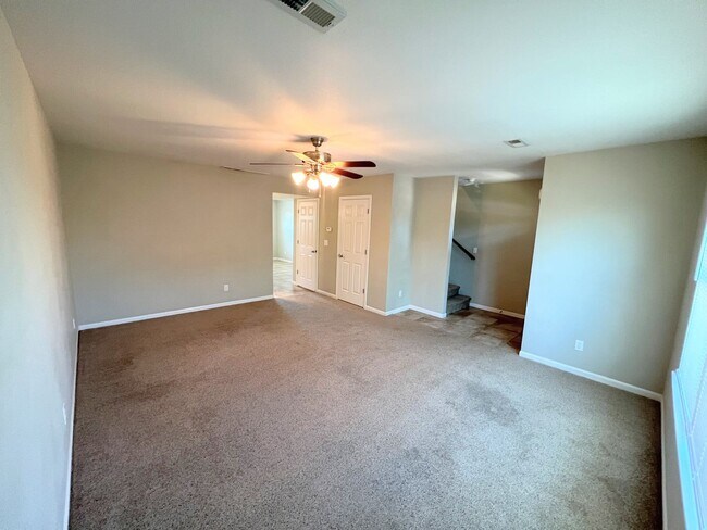 Foto del edificio - 16075 Holy Cross Ln