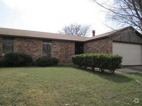 Building Photo - 7130 Hedge Dr
