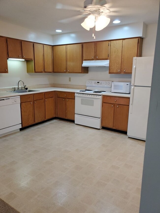 Interior Photo - Heatherbrook