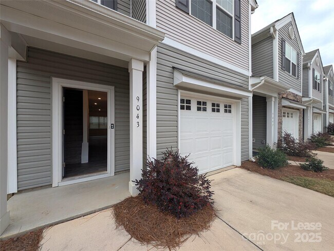 Foto del edificio - 9043 Lowfalls Ln