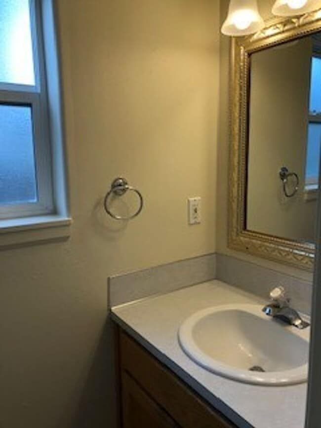 Building Photo - 2609 S Cloverleaf Loop