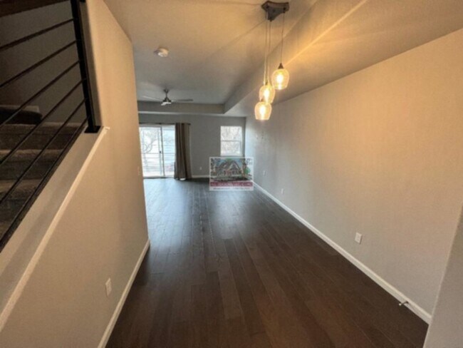 Foto del edificio - New three-story town home in revitalized I...
