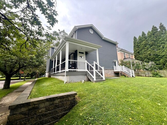 Building Photo - Sewickley - Stunning 3 Bedroom 1.5 Bathroom