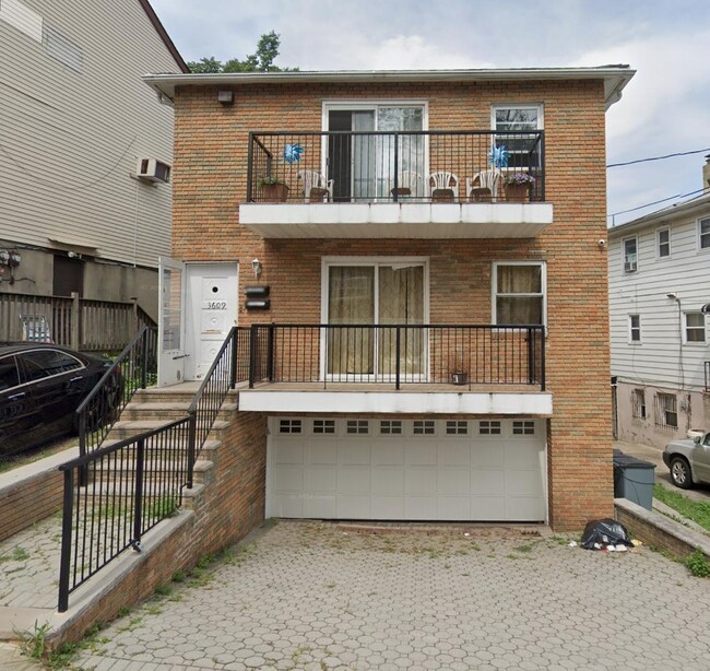 Building Photo - 3609 Grand Ave
