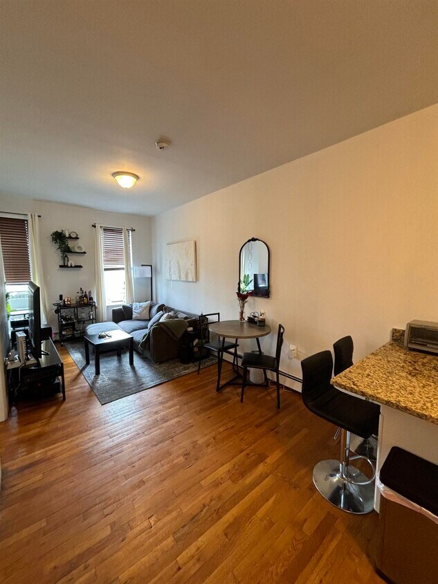 Foto principal - 361 1st St