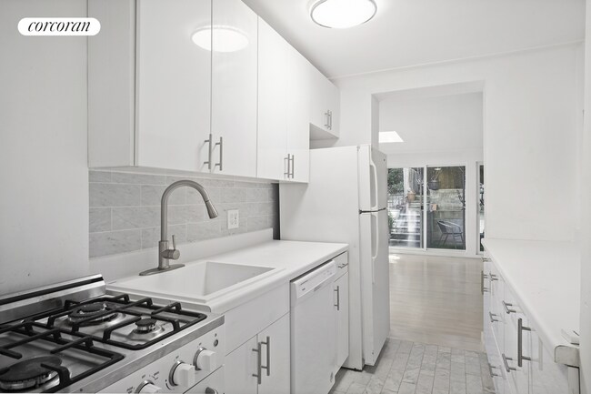 Building Photo - 126 E 30th St