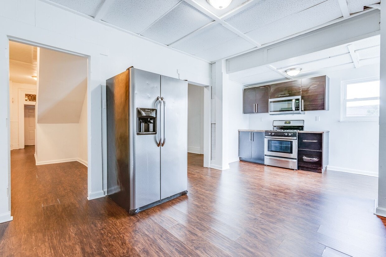 AVAILABLE July 2026 - Huge 5 Bedroom, 2 Bath Home in South Side Slopes w/ Garage Attached! - AVAILABLE July 2026 - Huge 5 Bedroom, 2 Bath Home in South Side Slopes w/ Garage Attached!