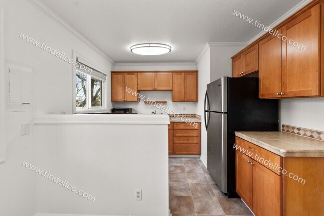 Foto del edificio - 2nd MONTH FREE!!! Charming Upstairs 2BD/1BA in the Heart of Multnomah Village- Water, Sewer & Gar...