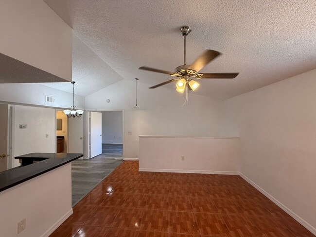 Building Photo - 433 Fountainhead Cir