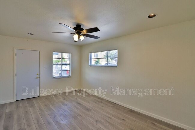 Building Photo - 4620 N 10th Pl