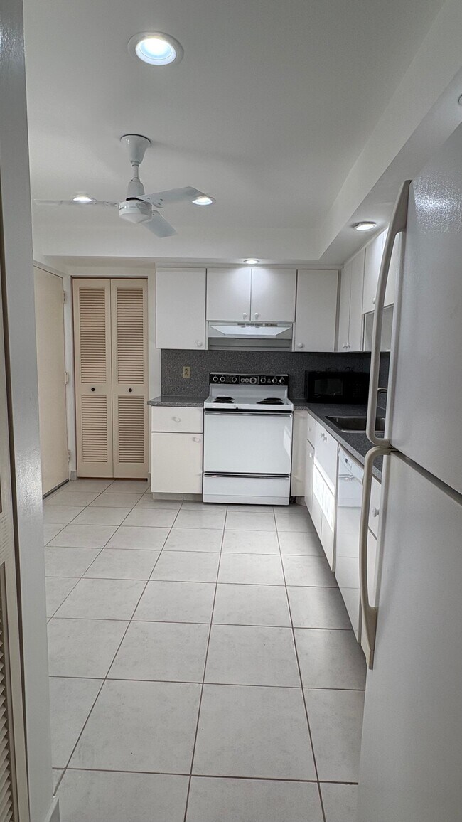 Foto del edificio - 6300 NW 2nd Ave