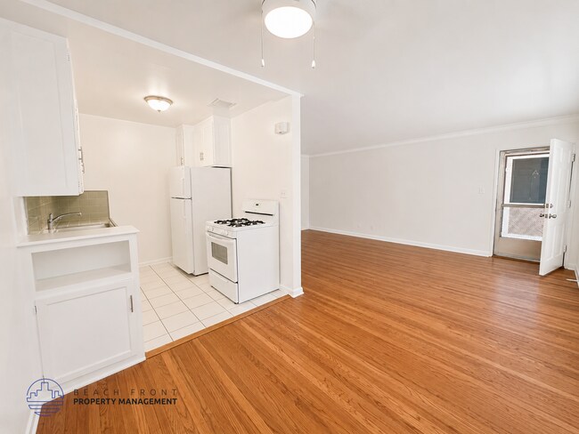 Foto del edificio - 3144-3152 S. Barrington Ave.