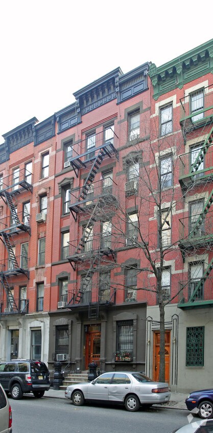 Building Photo - 228 W 16th St